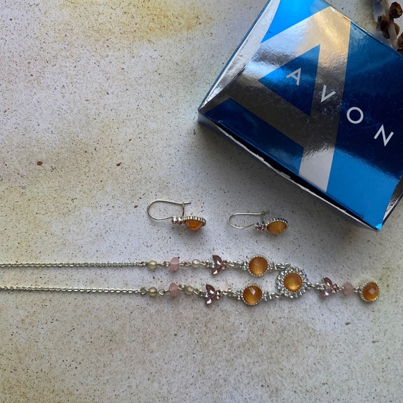 Avon 2007 Pretty Pastel Y Necklace Gift Set - Picture 2 of 10